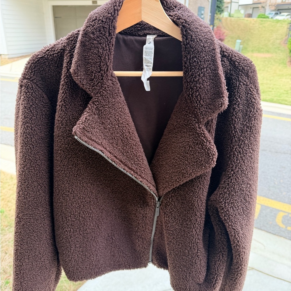 Lulemon Teddy Bear Dark Brown Sherpa Zip Jacket - Picture 3 of 9
